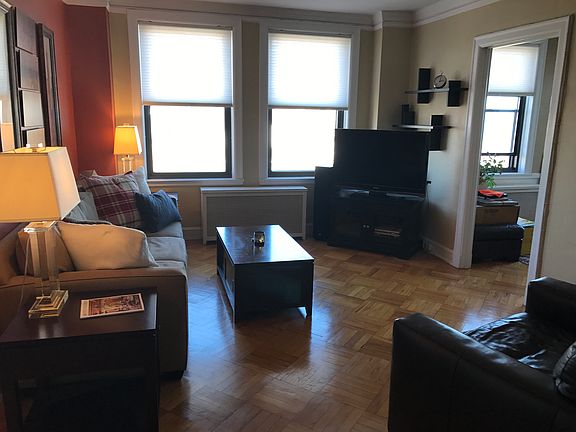 3rd image of 2052 N Lincoln Park W APT 1405