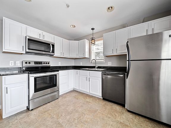 2nd image of 146 Karatzas Avenue