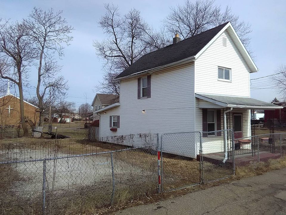 2nd image of 1111 Sandal Pl NE