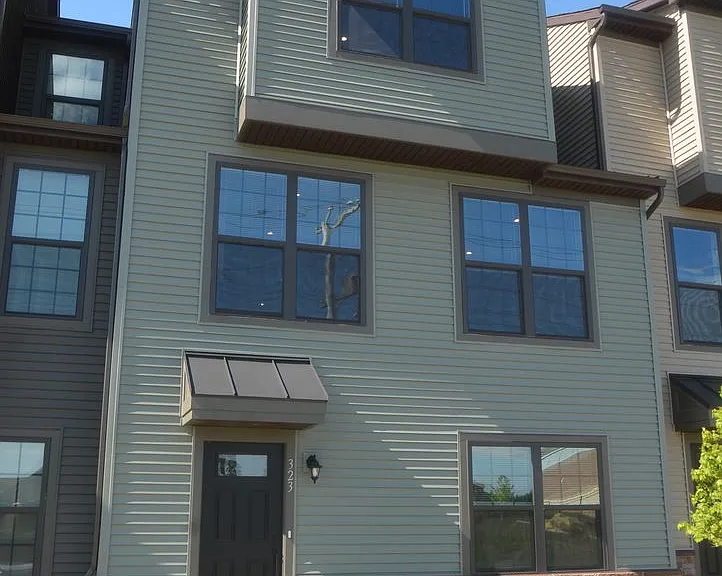 323 E Cochran St — Photo 1
