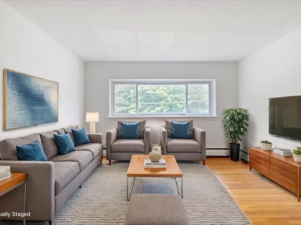2 Lagrange St APT 7, West Roxbury, MA 02132