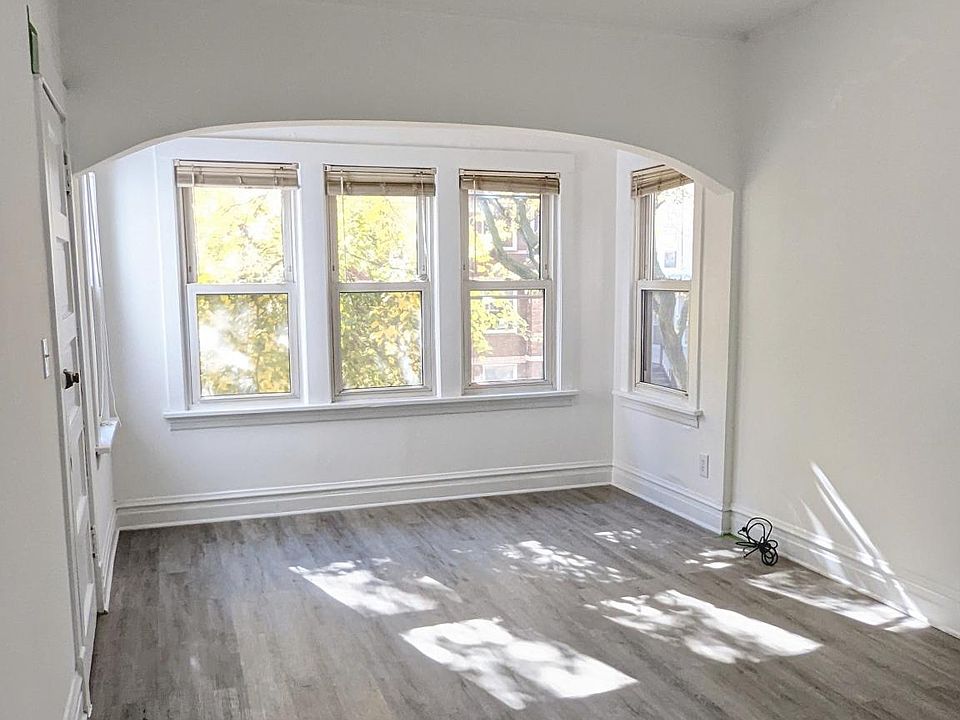 1st image of 2536 W Carmen Ave #2