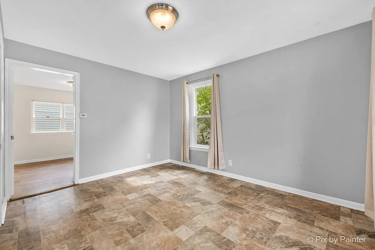3 bed, 1250 sqft, $1,750 — Photo 3