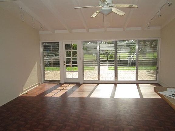 3rd image of 2519 Gulfstream Ln