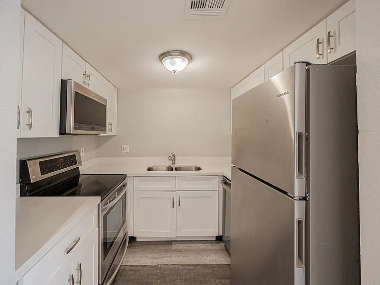 2674 N 43rd Ave #C — Photo 8
