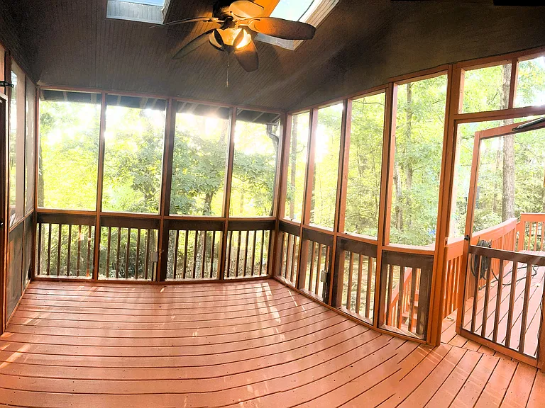 Screened porch/sun room