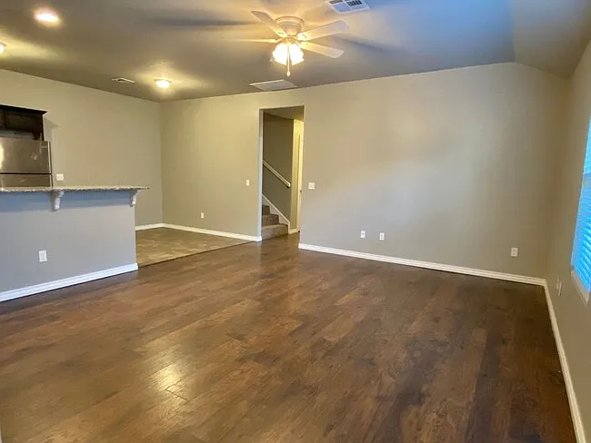 3 bed, 1348 sqft, $1,495 — Photo 2