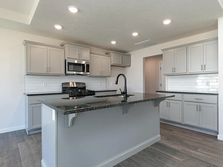 800 E Crew Dr — Photo 5