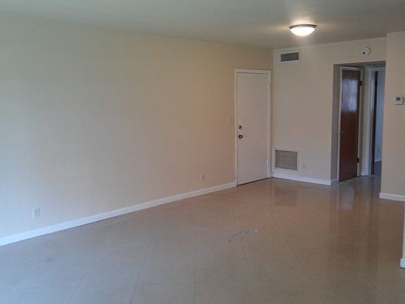 4th image of 505 NE 20th Ave APT 106