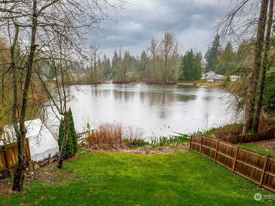 Peaceful lakefront home in Ponderosa Estates.>