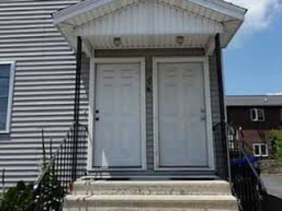 2nd image of 278 Carpenter St