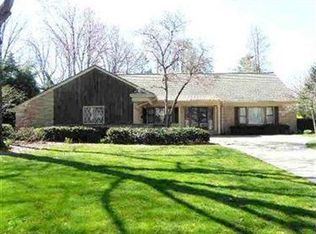 30021 Applewood Dr, Bay Village, OH