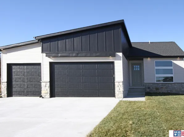 619 S 88th St, Lincoln, NE 68520