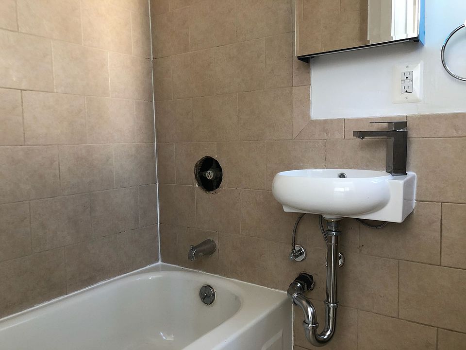 2nd image of 188 South St APT 6