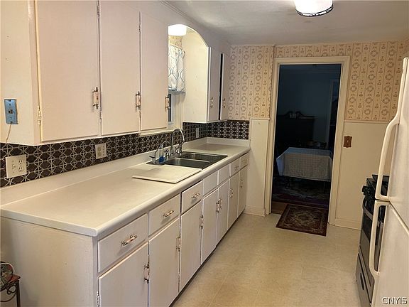 5th image of 815 2nd St