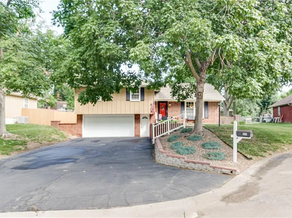 5105 Eastcrest Ct, Saint Joseph, MO 64506