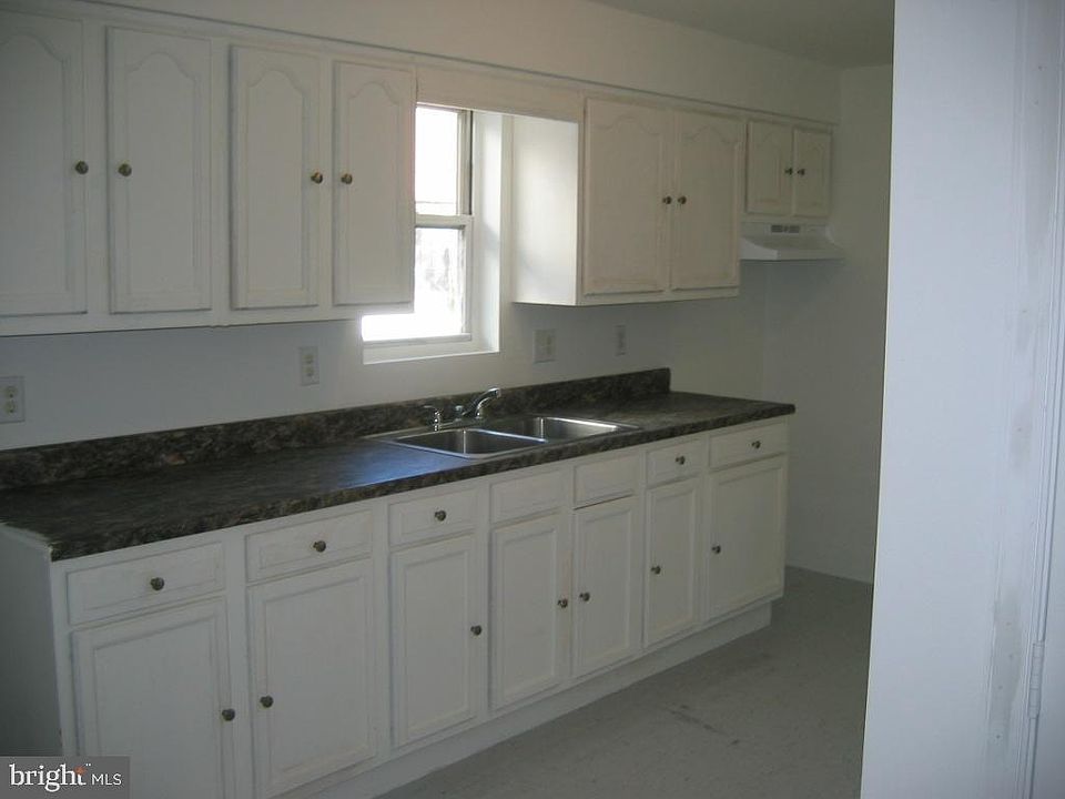 2nd image of 738 Race St #A