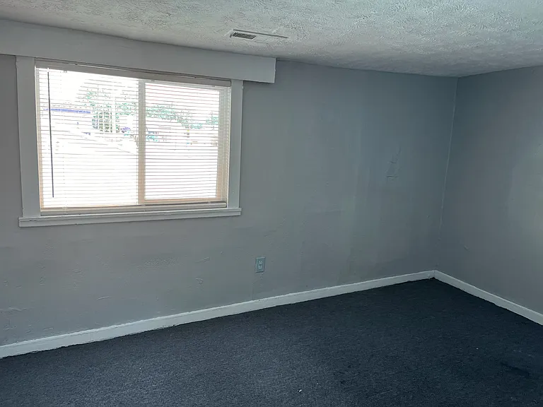 220 E Delaware St #B — Photo 7