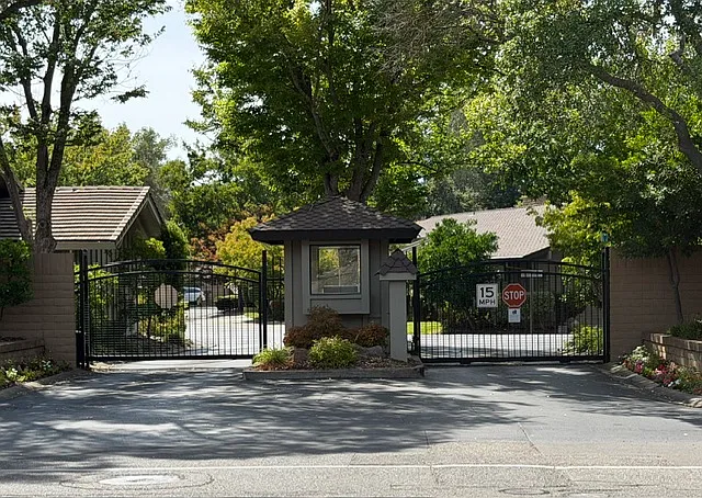 2 bed, 2045 sqft, $3,700 — Photo 2