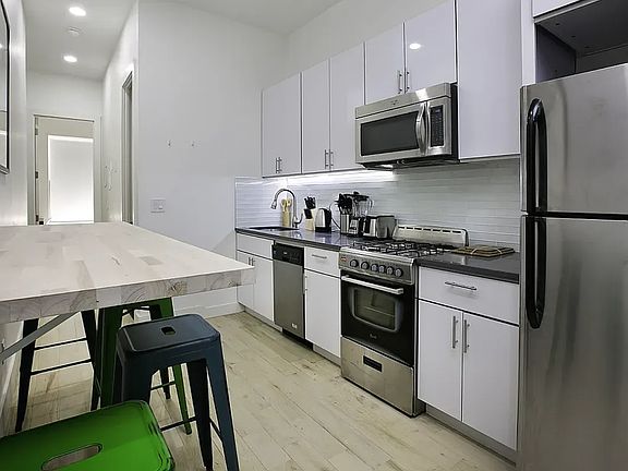 4th image of 157 Wilson Ave APT 1