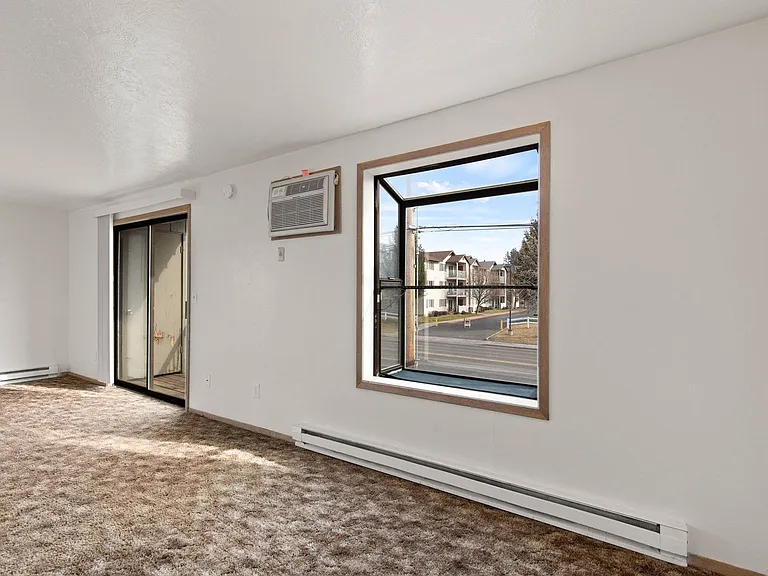 2705 N Pines Rd — Photo 10