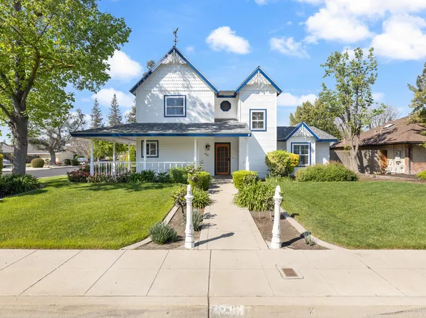 3074 Burgan Ave, Clovis, CA 93611