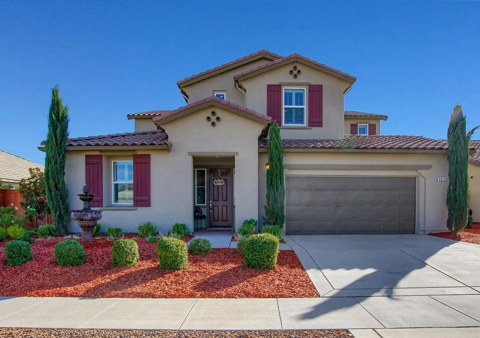 Model-Home Luxury Roseville Showpiece Home — Photo 1