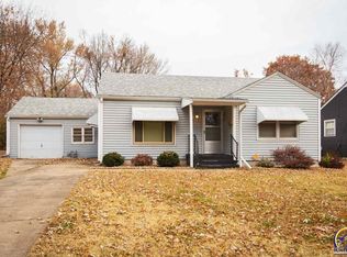 206 SW 24th St, Topeka, KS 66611