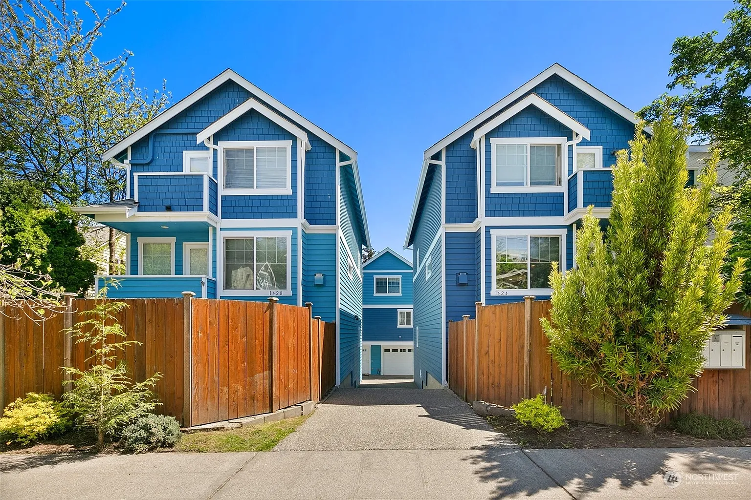 1426 A 25th Avenue photo 1