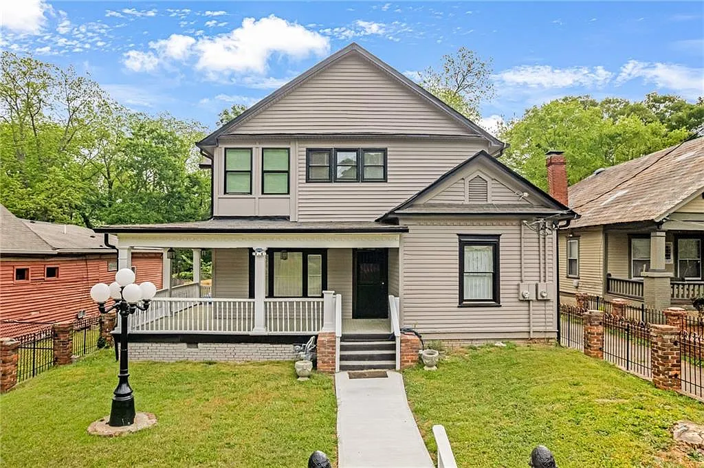 3 bed, 3.0 bath, 1840 sqft, $2,600 — Photo 1