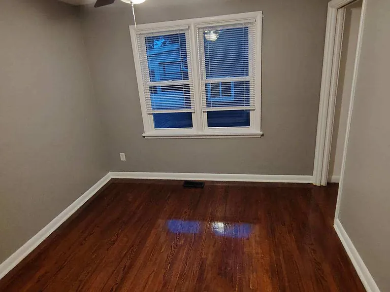 1914 W Riverview Ave — Photo 5