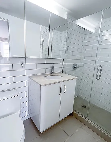 195 E 4th St #14 — Photo 5