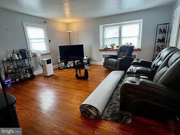 5th image of 2 E McPherson St