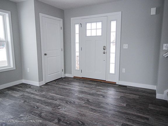 3rd image of 621 Muirfield Dr #21