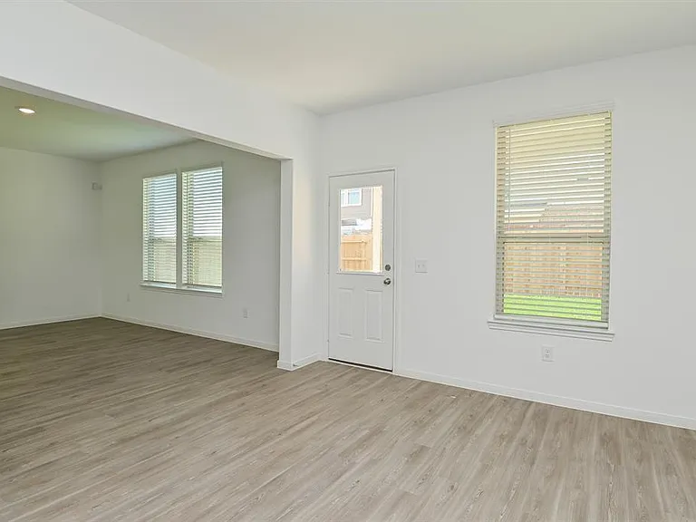1005 Greenshank Dr — Photo 8