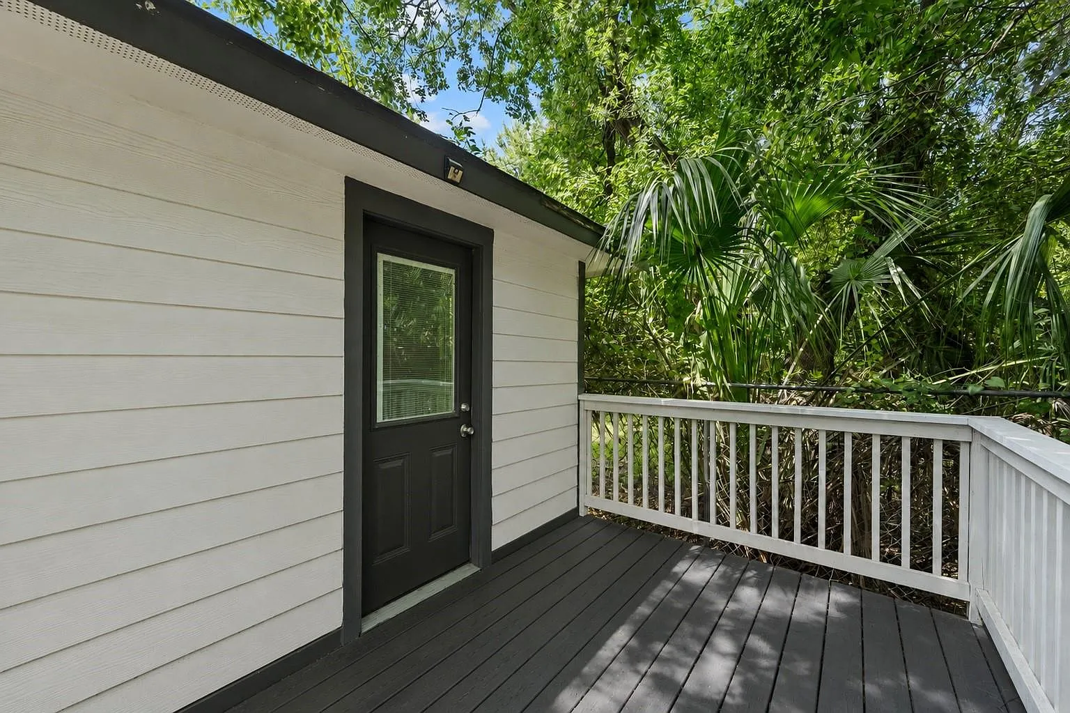 3 bed, 2.5 bath, 1713 sqft, $2,400 — Photo 4
