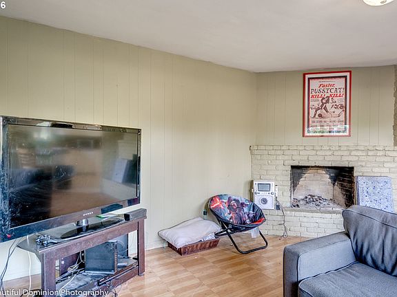 5th image of 1104 NE 109th St