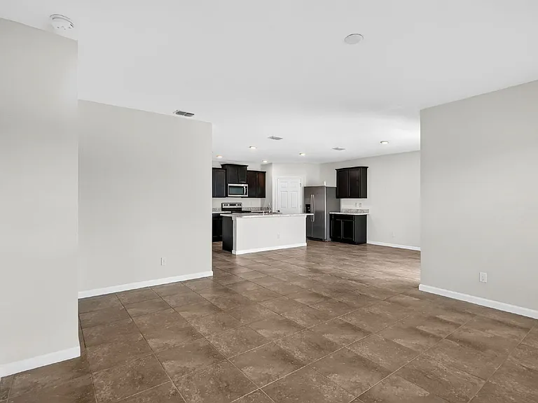 393 SW Tarra Ave — Photo 8