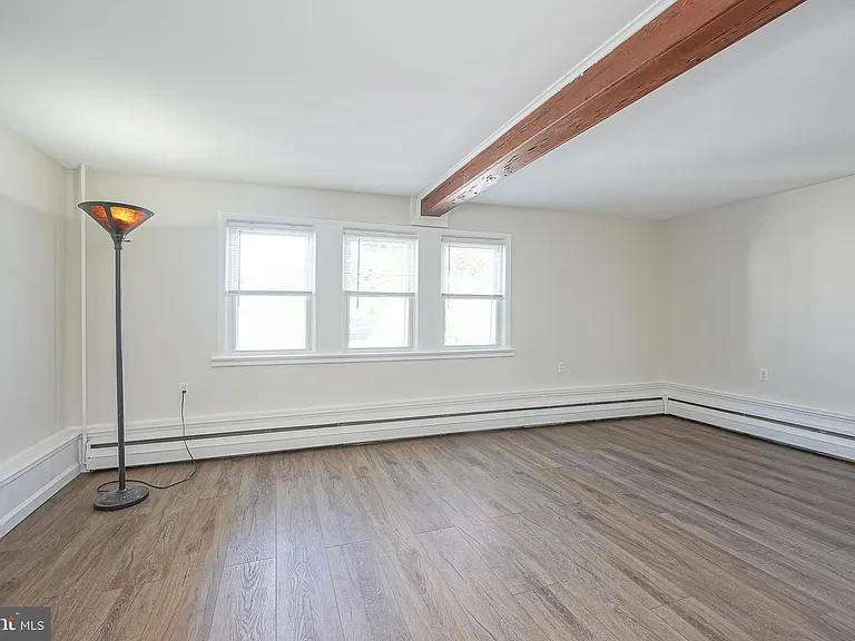 136 N Read Ave #B — Photo 4