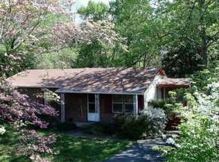 2524 Commonwealth Dr, Charlottesville, VA 22901