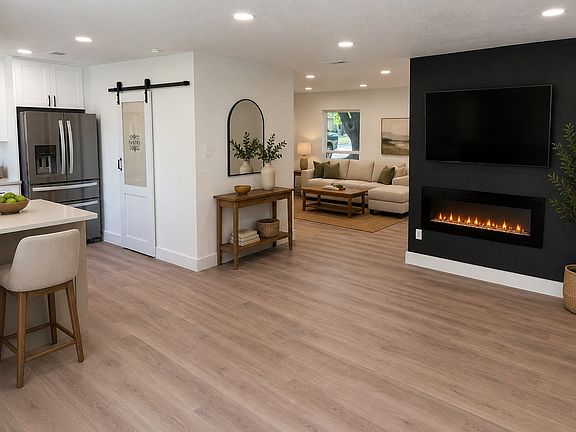 3rd image of 1006 Heritage Dr