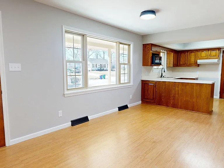 3280 E Oakwood Ave — Photo 7
