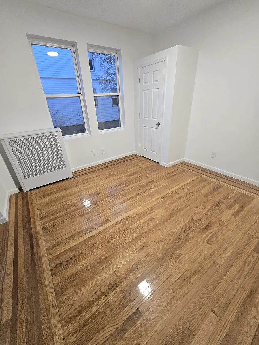 Building Photo - 1023 Wilcox Ave #2