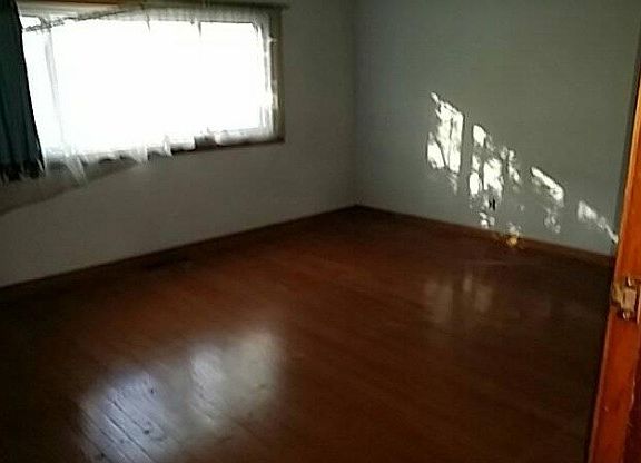 4th image of 406 W Ash St