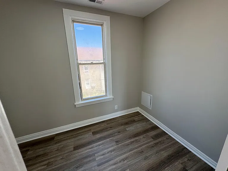 2360 S Sacramento Ave #1R — Photo 8