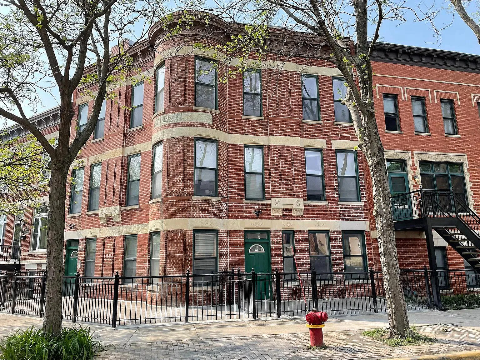 3 bed, $2,800 — Photo 1