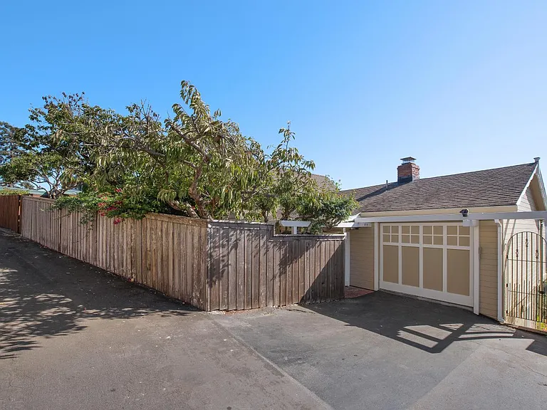 314 Joyce Way — Photo 2