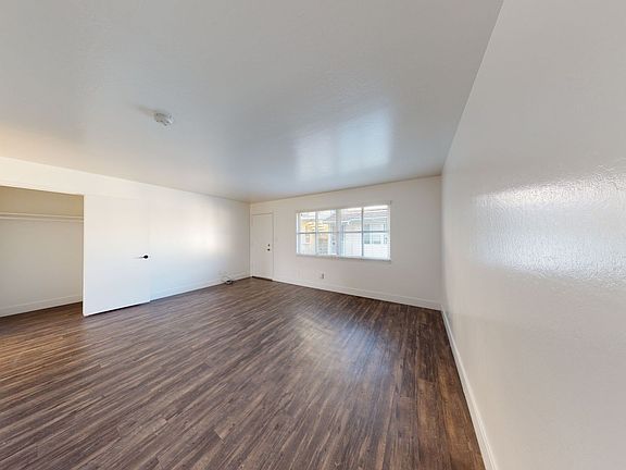 3rd image of 635 Dowling Blvd #9