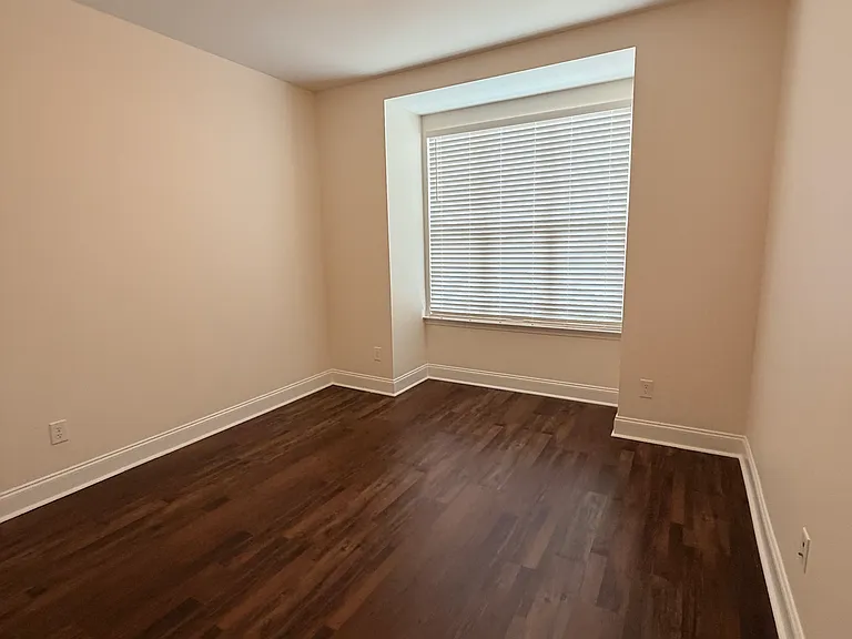 466 Carriage House Ln — Photo 16