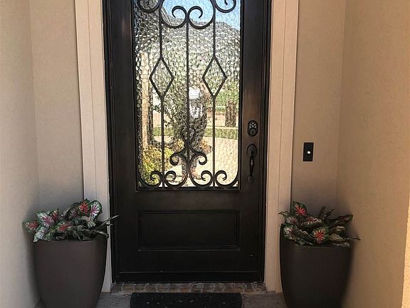 4th image of 1624 NW Leona Cir